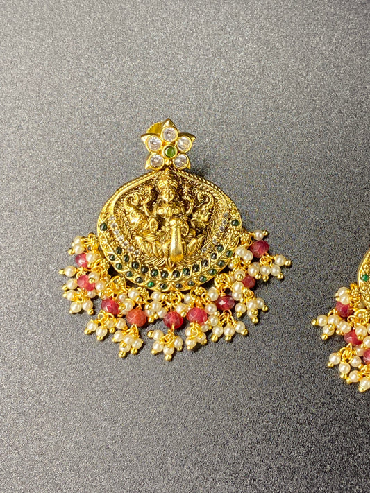 ANTIQUE LAKSHMI DEVI PENDENT WITH EARRINGS