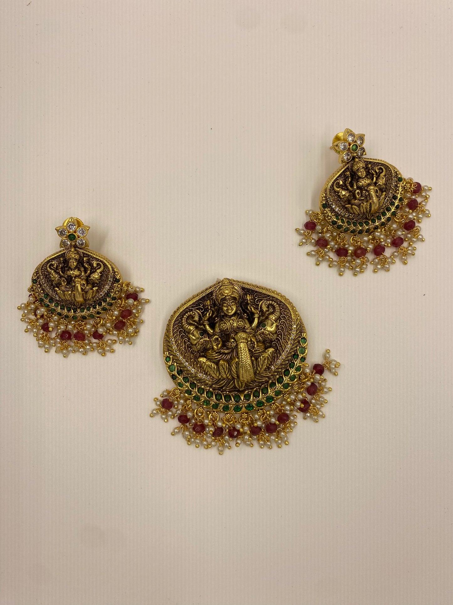 ANTIQUE LAKSHMI DEVI PENDENT WITH EARRINGS